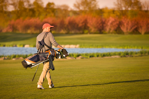 how to carry a golf bag