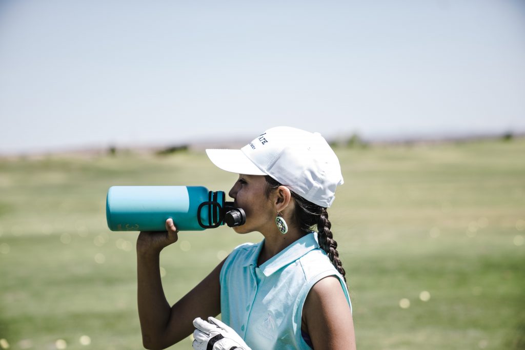 What do women wear to golf? If you are a woman who enjoys golf, you may be wondering what the best type of clothing to wear is
