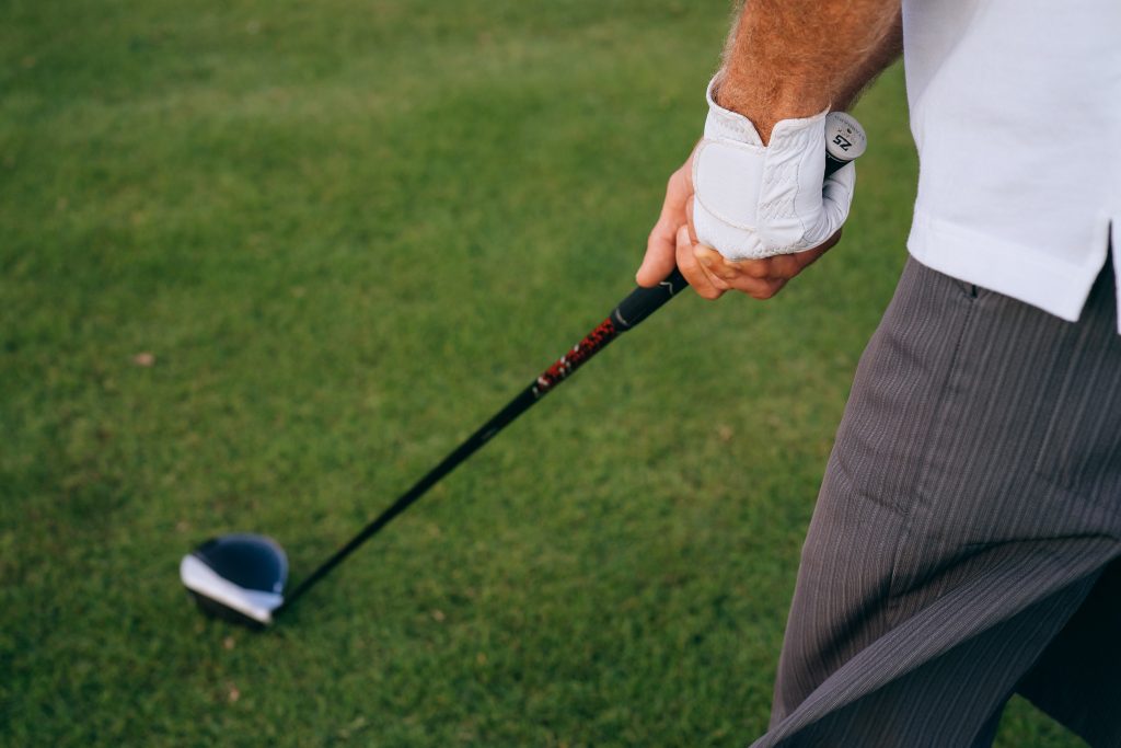 how much does it cost to regrip golf clubs
